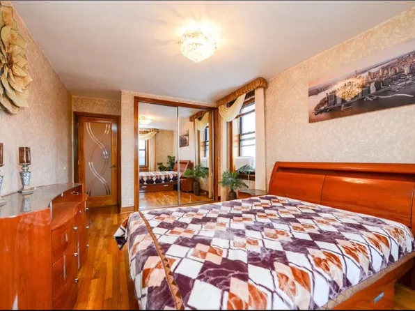 67-30 Dartmouth Street image 15 of 19