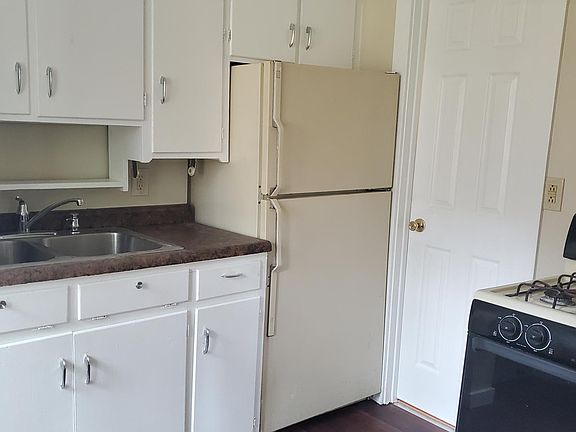 3rd image of 3213 Highland St