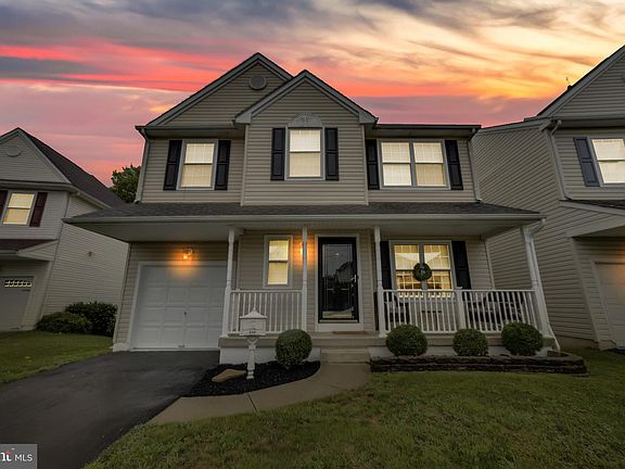 2nd image of 619 Foxglove Dr