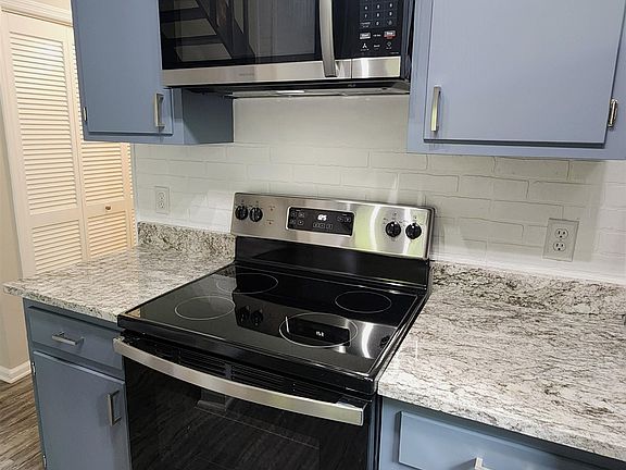 3rd image of 163 Whetherbine Way W