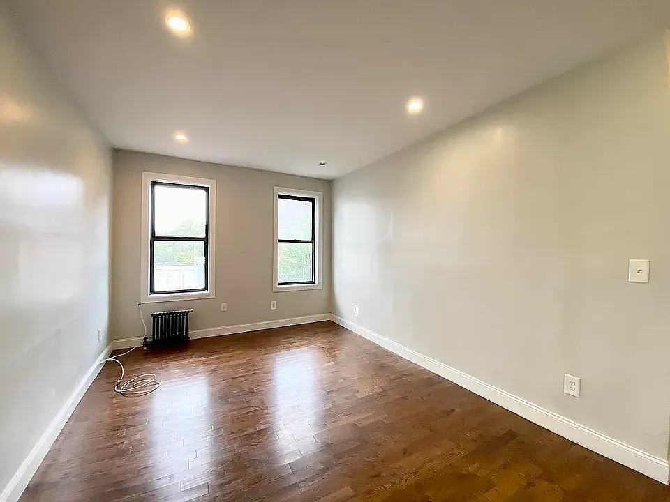530 Isham St #3P