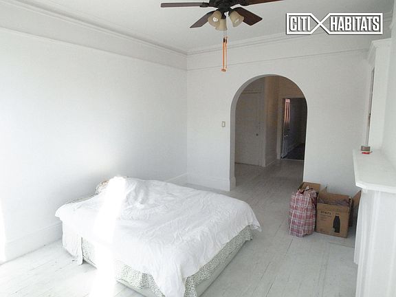 2nd image of 850 Manhattan Ave APT 4R