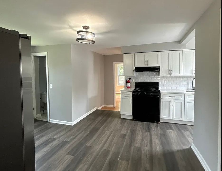 1st image of 206 Peshine Ave #2A