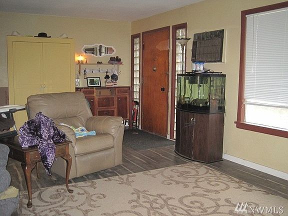 5th image of 112 NE Birch Ave