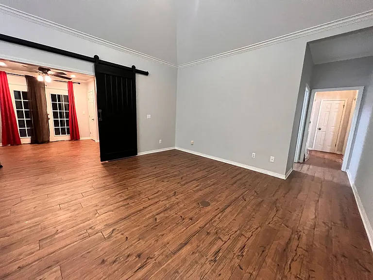 137 Downing Ct — Photo 5