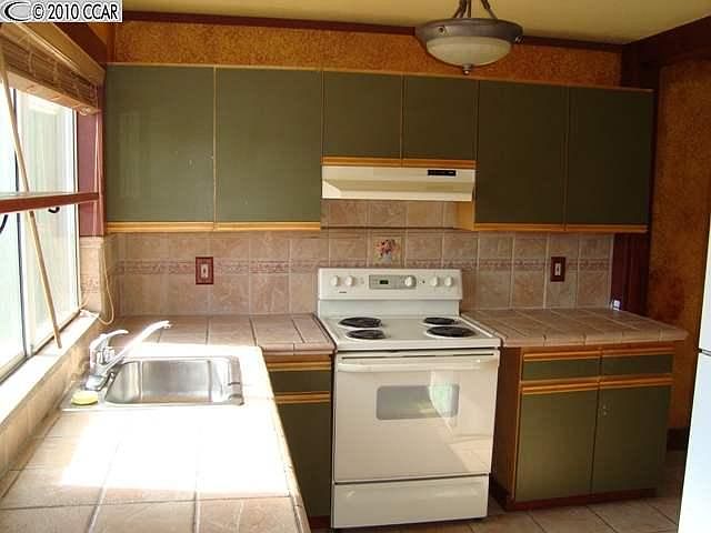 2nd image of 21564 Meekland Ave APT 20