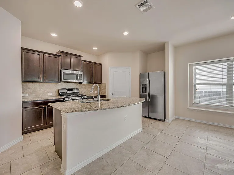 7212 Vail Ridge St — Photo 2