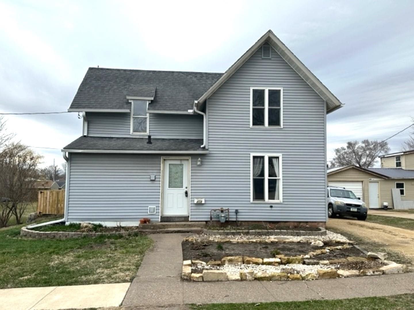 408 N Dearborn St, Maquoketa, IA 52060 Zillow