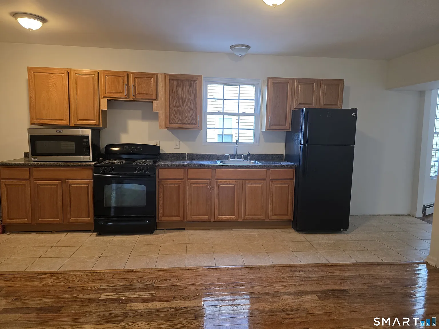 4 bed, 1.0 bath, 4288 sqft, $2,200 — Photo 2
