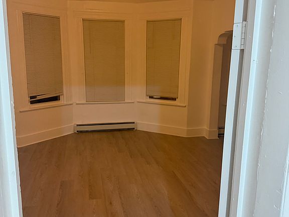 4th image of 166 Carteret Ave #2