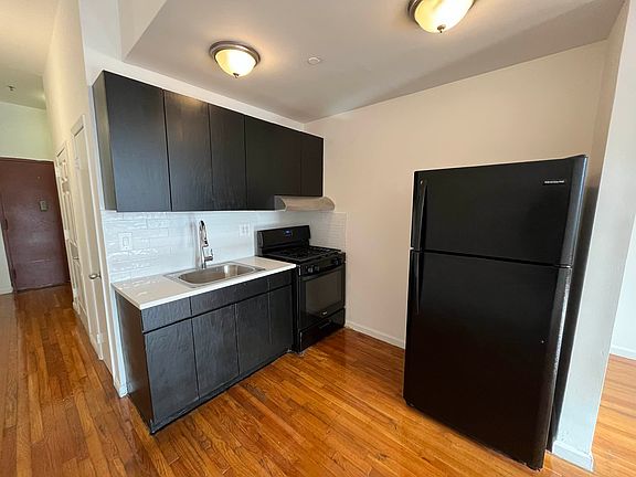 3rd image of 15 Lawton St APT 33
