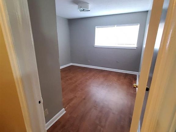 4th image of 1911 House Ave #27