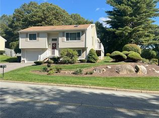 101 Elton Cir, Cranston, RI 02921