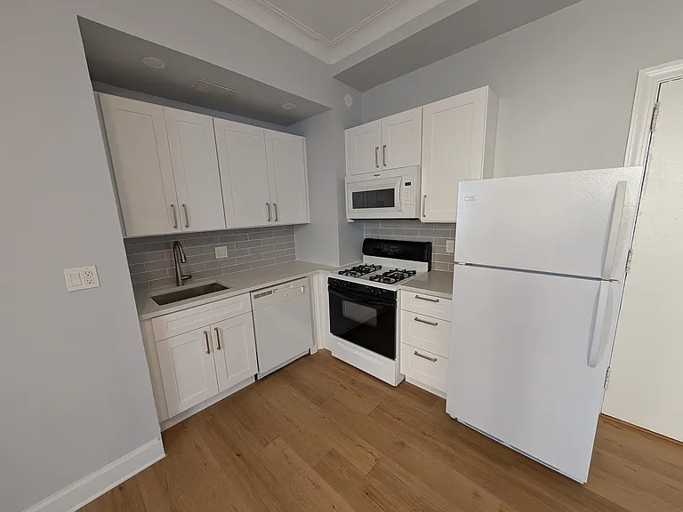 3330 N Lake Shore Dr — Photo 22