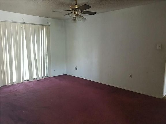 5th image of 309 Pecan St