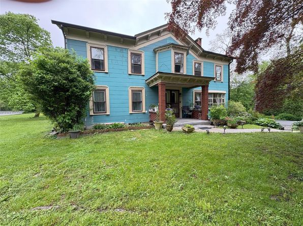 1492 E Main St