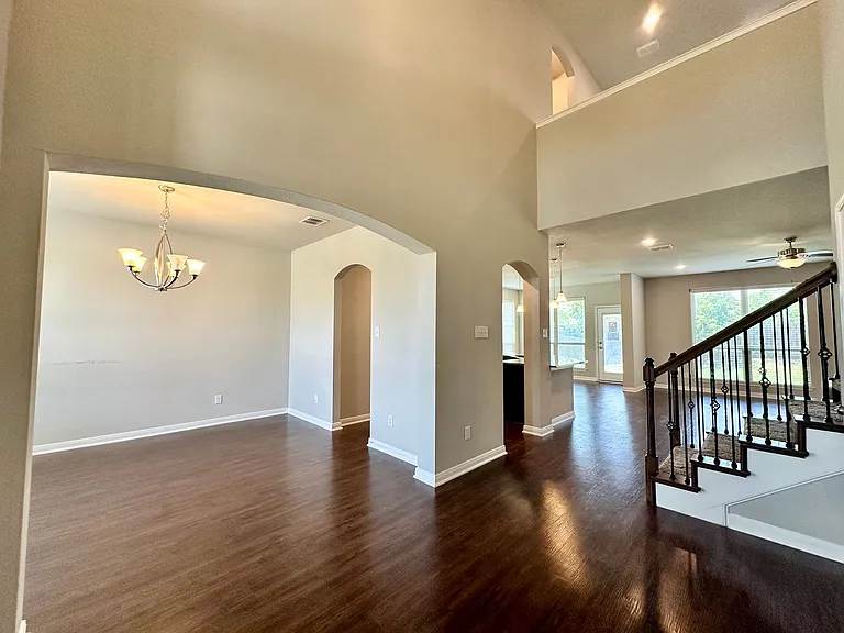 10612 Langham Dr — Photo 2