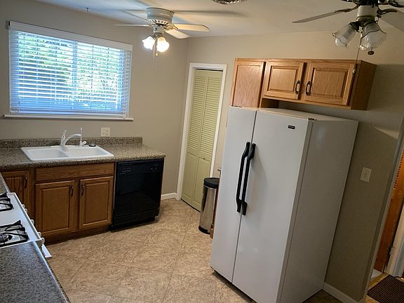 5th image of 121 Riverview Ave
