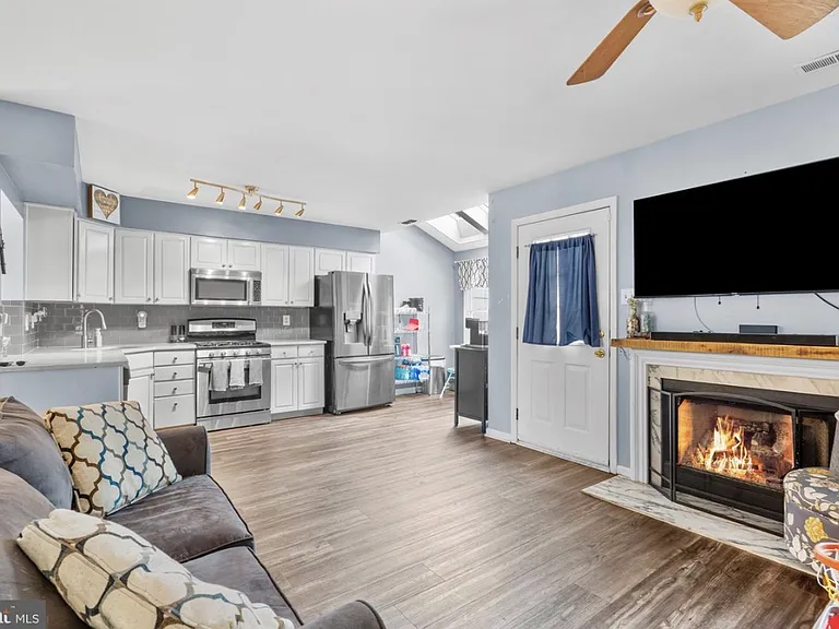 139 Carriage Ln — Photo 9