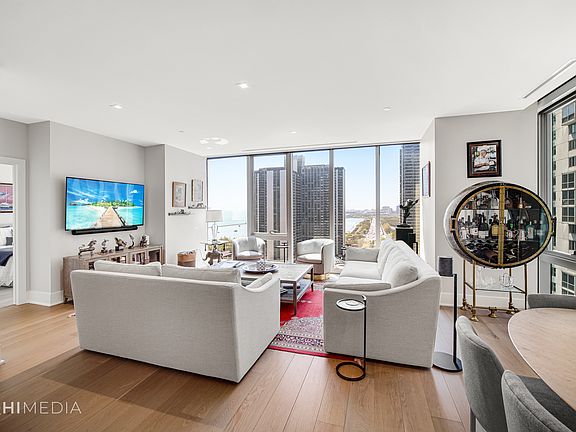 5th image of 363 E Wacker Dr Unit 1303
