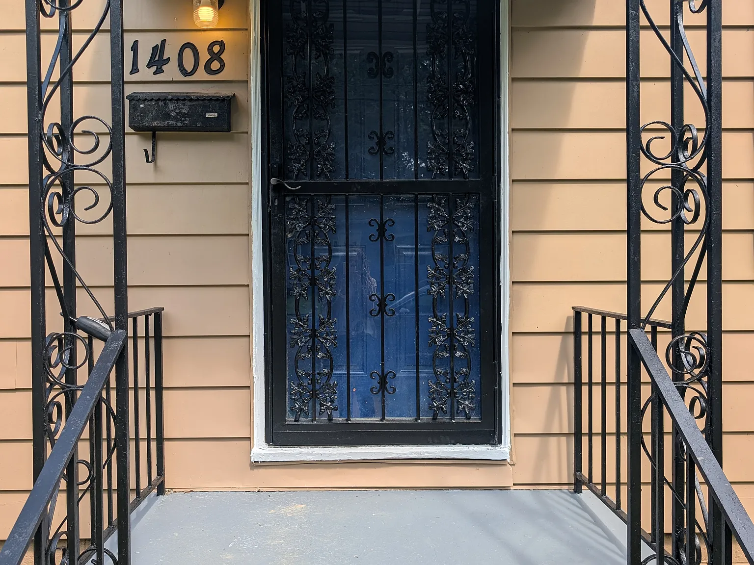 1408 Enfield Ave — Photo 2