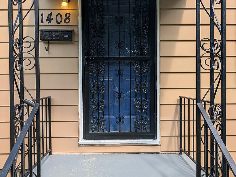 1408 Enfield Ave — Photo 2