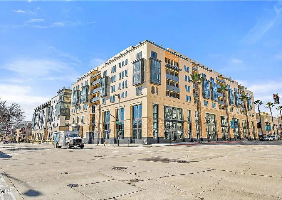 39 S Los Robles Ave #6006