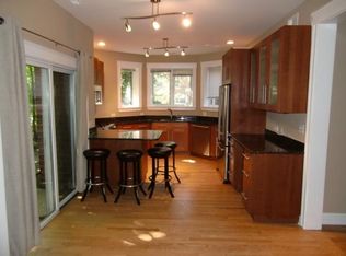 819 Simpson St APT 1, Evanston, IL 60201