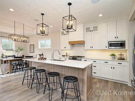 4th image of 661 Stonebriar Cir #3