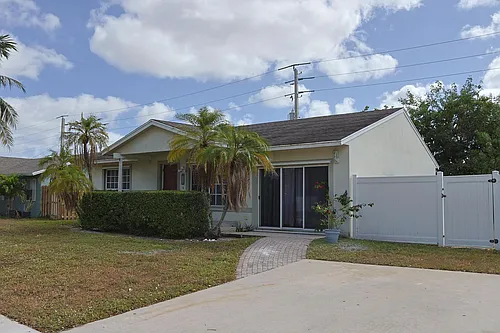 3470 SW 4th St #3470 Photo 1