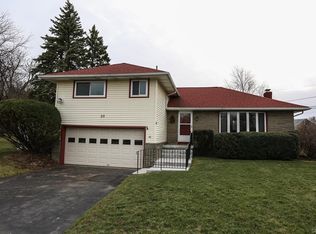 25 Hillbrook Cir, Pittsford, NY 14534