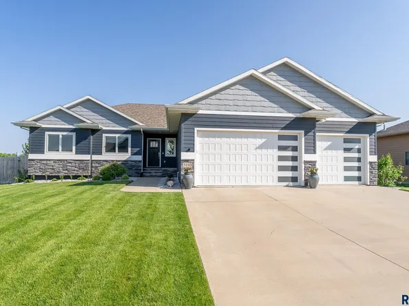 5213 S Yarrow Trl, Sioux Falls, SD 57108
