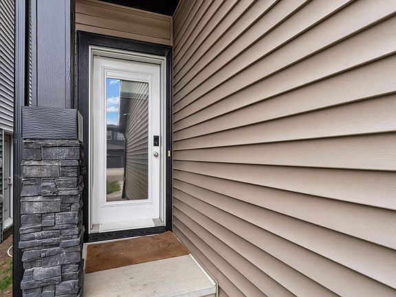 3rd image of 9450 Pear Cres SW