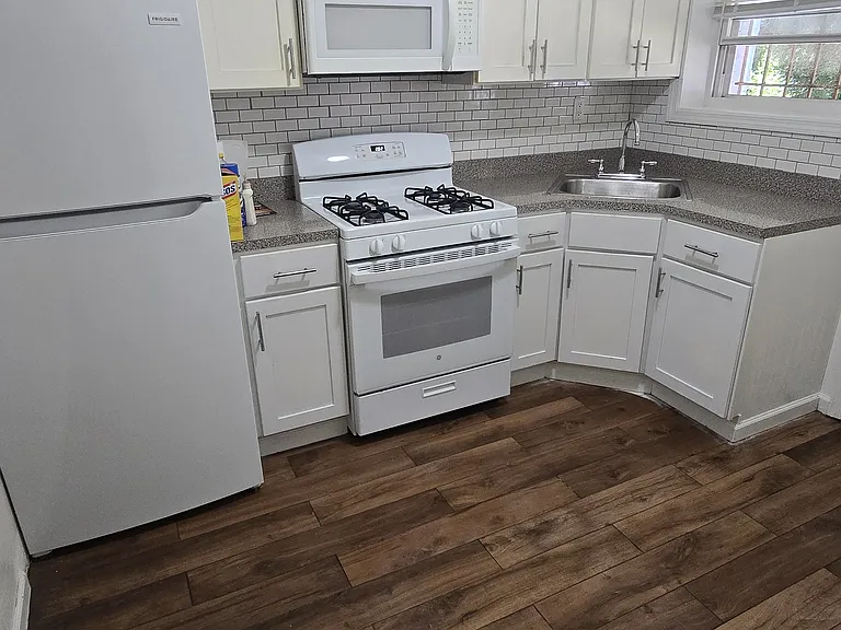 161 W Kingsbridge Rd — Photo 1