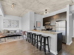 400 Wellington St W #802, Toronto, ON M5V0B5