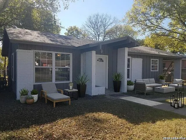 906 E Petaluma Blvd — Photo 1