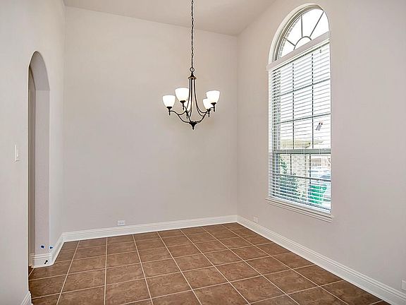 4th image of 1012 Fallon Dr