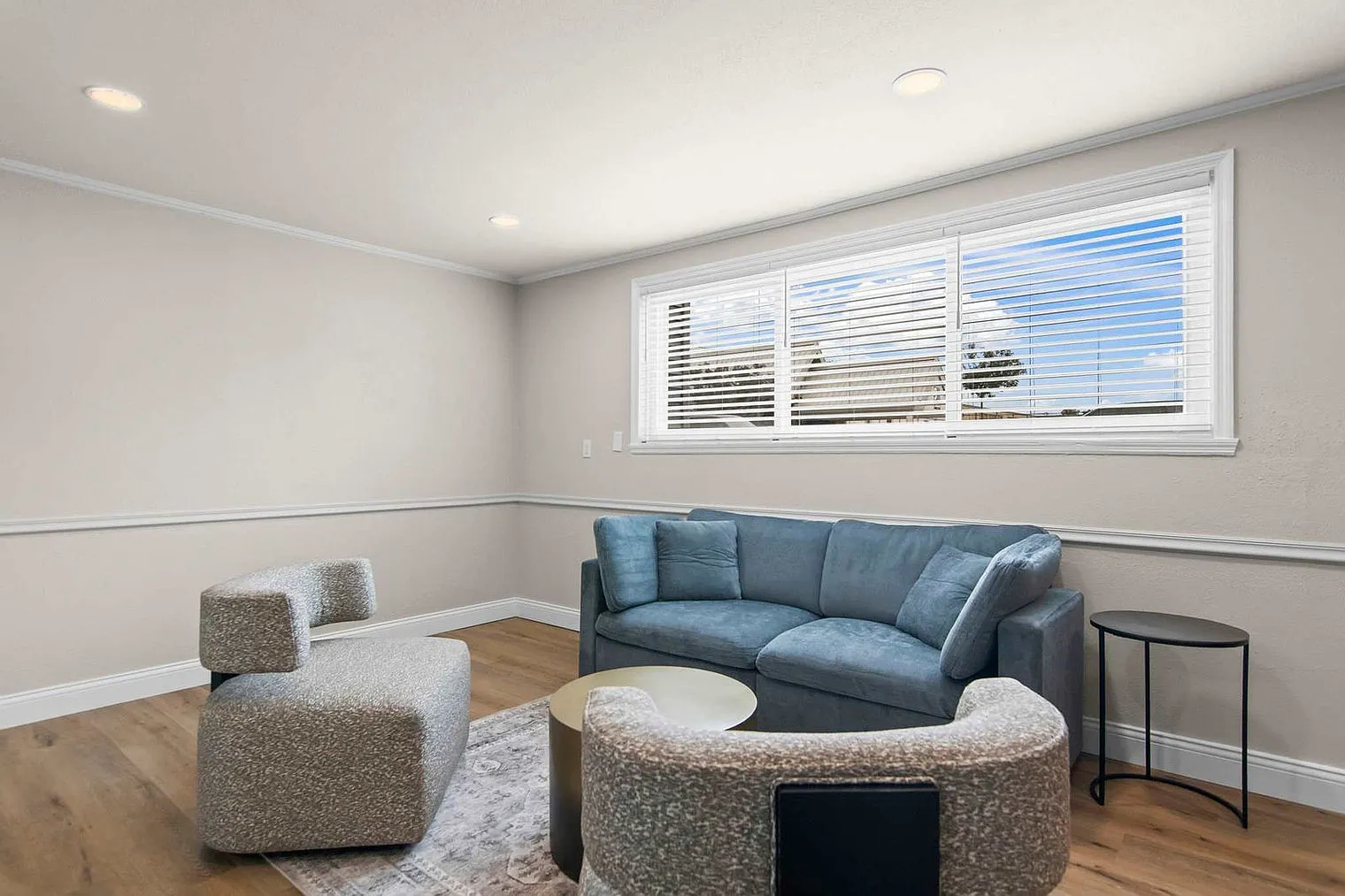 2 bed, 1.0 bath, 990 sqft, $2,242 — Photo 4