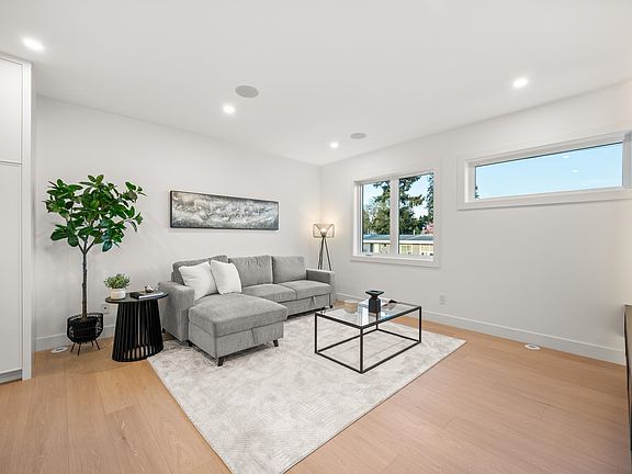 5th image of 2491 Lynden St #1