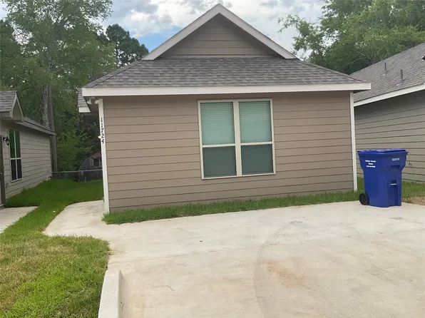 11724 White Cedar St, Willis, TX 77318