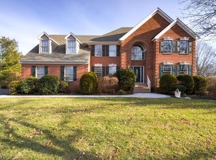18 Shetland Grn, Belle Mead, NJ 08502