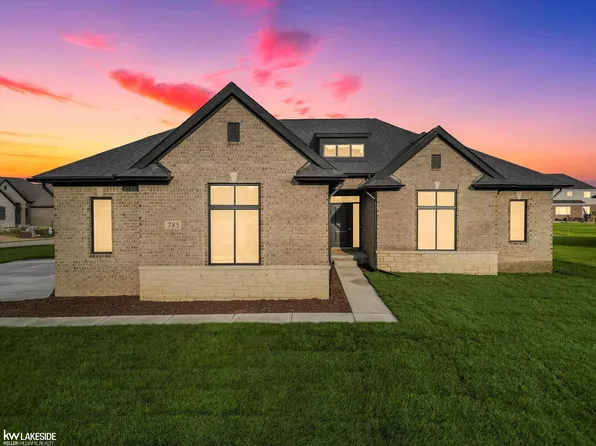 785 Marlayna Dr, Oxford, MI 48371