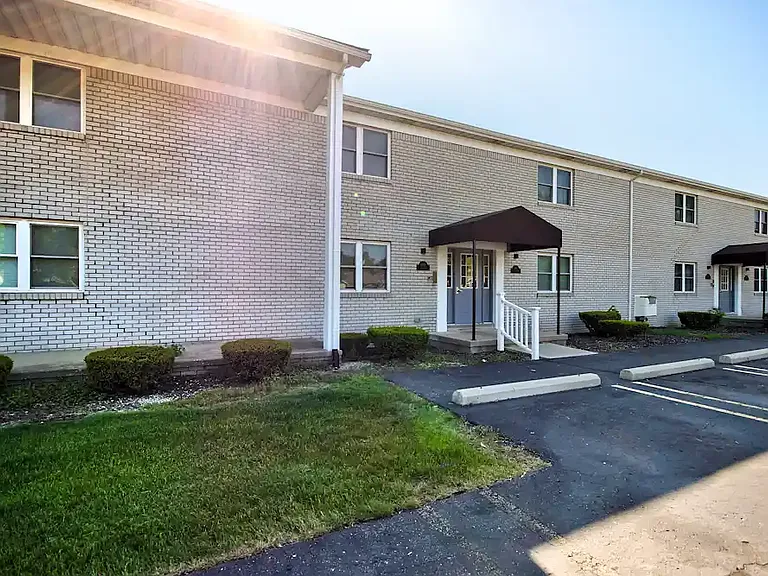 Fairfield Arms Apartments — Photo 6