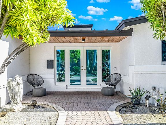 4th image of 3820 NE 16th Avenue