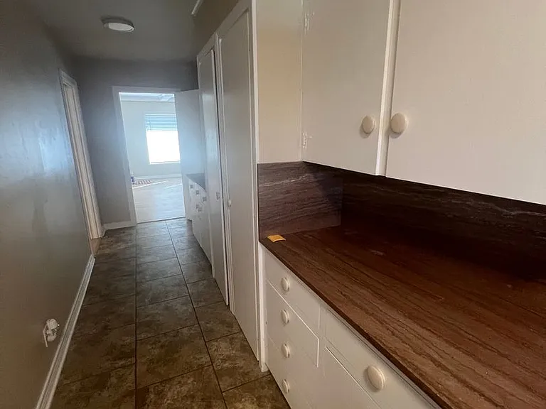 1404 Melrose Dr — Photo 32