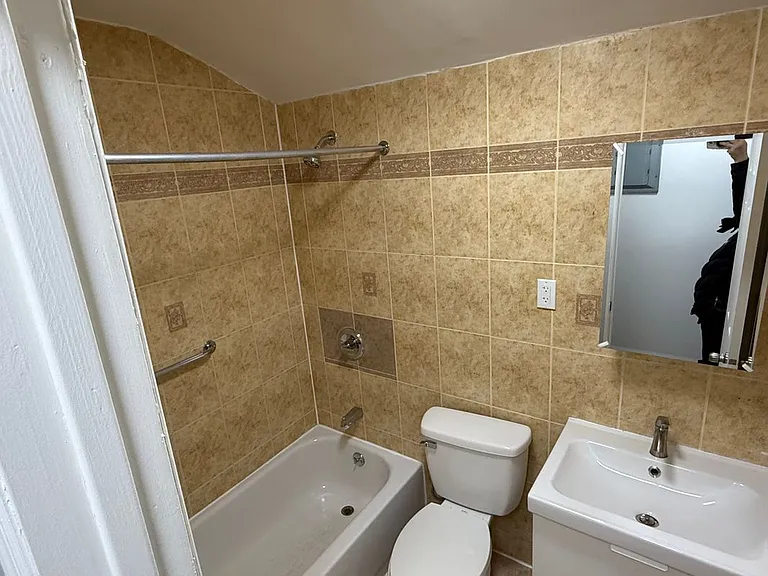 2407 Brookhaven Ave #2 — Photo 8