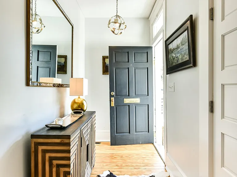 Foyer to Apt C
