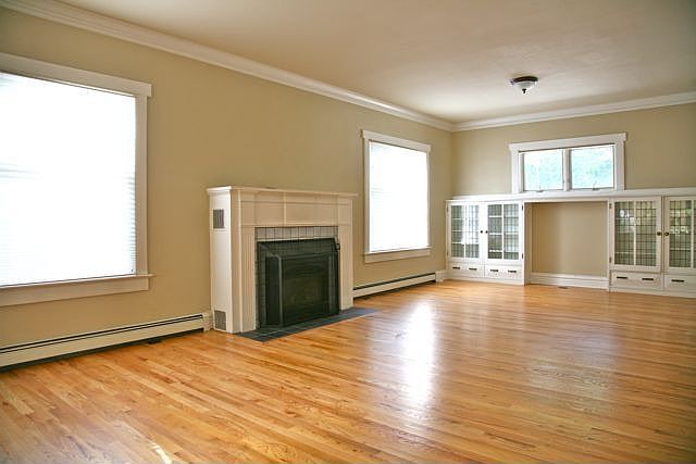 HUGE Living Room-13ft x 26ft