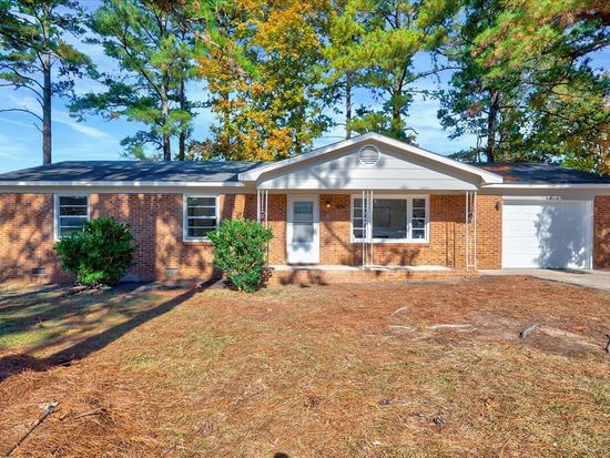 806 Opal Ct, Fayetteville, NC 28311