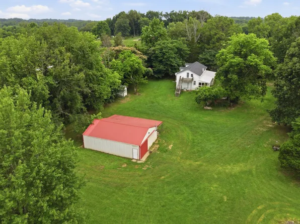 120 Bradley Ln, Cottontown, TN 37048
